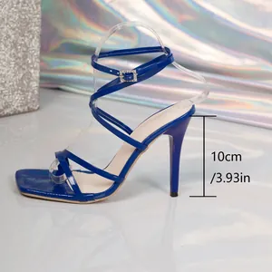 Sandali stiletto blu a punta quadrata con cinturini alla caviglia e tacco da 10 cm