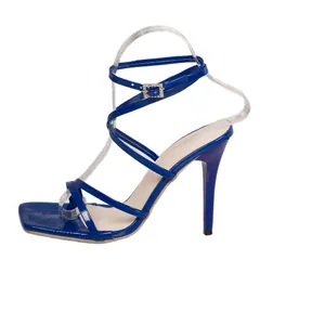 Eleganti sandali a spillo blu elettrico a punta quadrata con cinturini e fibbia di strass