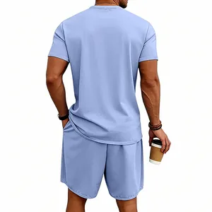 Rückansicht eines blauen Herren-Sets aus schwerer Baumwolle mit T-Shirt und Shorts