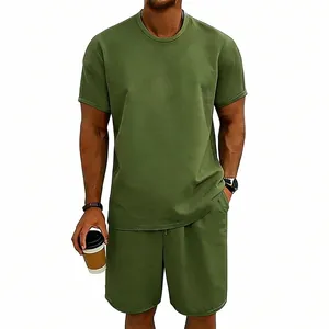 Conjunto para hombre de camiseta de algodón grueso verde oliva y pantalones cortos casuales