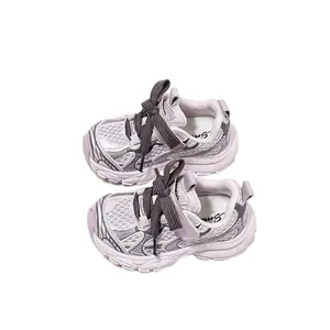 Atmungsaktive Mesh-Kinder-Sneaker in Grau mit weicher, rutschfester Sohle