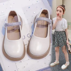Zapatos Mary Jane beige para niña con correas de diamantes de imitación y suela blanda