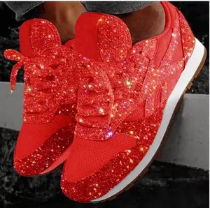 Baskets rouges étincelantes en strass pour femmes avec semelle épaisse et maille aérée