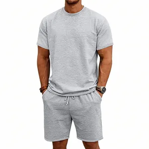Conjunto premium de camiseta y pantalones cortos casuales de algodón gris para hombre