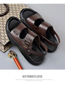 Detalle de sandalias de cuero marrón para hombre con suela gruesa antideslizante y correa.