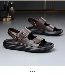 Vista macro detallada de sandalias de cuero marrón de primera calidad para hombre con textura