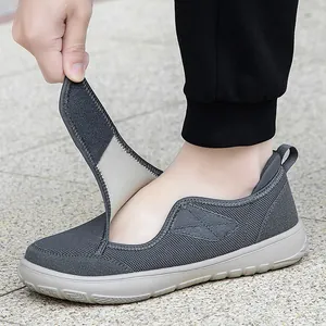 Chaussures de marche légères en mesh pour seniors avec large sangle velcro réglable