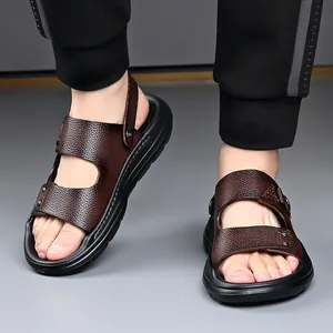Sandalias de cuero marrón para hombre con suela gruesa antideslizante para playa y ocio.