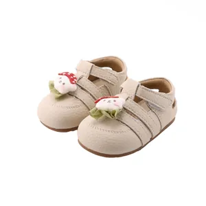 Beige kunstleren babysandalen met schattig schapendecor en anti-collision neuskap