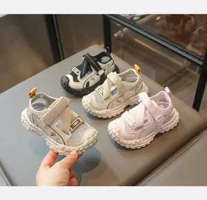 Sandalias deportivas transpirables de malla para niños con suelas suaves y velcro