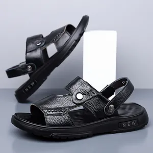 Hochwertige Herren-Sandalen aus echtem Leder für den Sommer mit weicher, rutschfester Sohle.