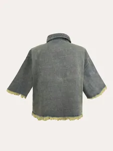 Vue arrière d'une chemise en jean pour homme avec bords effilochés