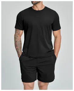 Premium zwarte sportset voor heren met t-shirt met ronde hals en korte broek voor fitness