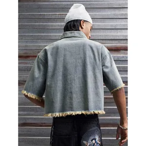 Chemise en jean délavé surdimensionnée pour homme avec ourlet effiloché