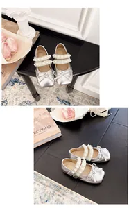 Détail de ballerines argentées pour filles avec brides perles et nœud élégant.