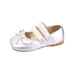 Chaussures plates argentées pour filles avec brides en perles et détail de nœud