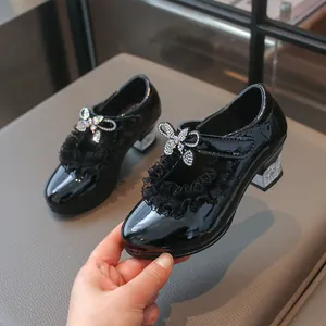Zwarte lakschoenen voor meisjes met kant en strass vlinder voor feestelijke gelegenheden