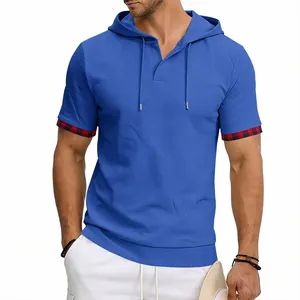 T-shirt décontracté à capuche bleu en maille gaufrée avec poignets à carreaux rouges