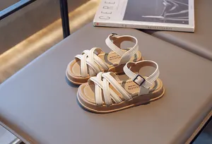 Sandales romaines blanches classiques pour filles avec semelles souples pour la plage