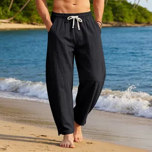 Lockere Herren-Haremshose aus Leinen-Baumwolle mit geschwungenem Bein am Strand