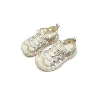 Breathable children's closed-toe beach sandals with soft anti-slip soles for summer