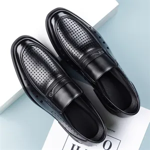 Sandalias de negocios de cuero negro para hombre con diseño calado y mocasines cómodos