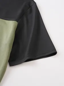 Detailaufnahme des atmungsaktiven Mesh-Gewebes und der sauberen Nähte am T-Shirt-Ärmel