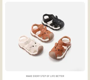 Sandales pour enfants à semelles épaisses en plusieurs couleurs avec motifs animaux.
