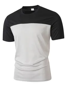 Detailansicht eines atmungsaktiven Herren-Sport-T-Shirts mit Rundhalsausschnitt in Schwarz-Weiß