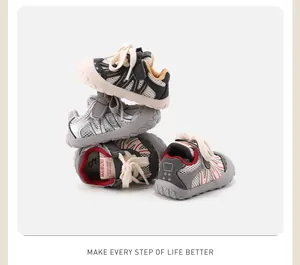 Gruppenansicht von atmungsaktiven Baby-Lauflernschuhen mit Antikollisionskappe Design