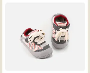 Detailansicht der atmungsaktiven Mesh Baby-Lernlaufschuhe mit Gummikappe