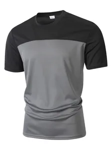 Nahaufnahme des atmungsaktiven Herren-T-Shirts mit Mesh-Textur und Farbblock-Design