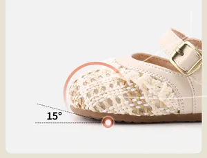 Detailansicht der gewebten Leder-Sandalen für Babys mit ergonomischem 15-Grad-Zehenwinkel