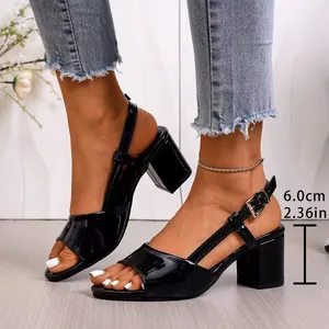 Eleganti sandali neri in vernice con tacco largo da 6 cm per la moda estiva femminile.