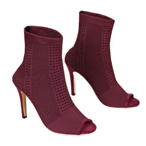 Elegantes botines de punto bordeaux con punta abierta y tacón de aguja muy alto
