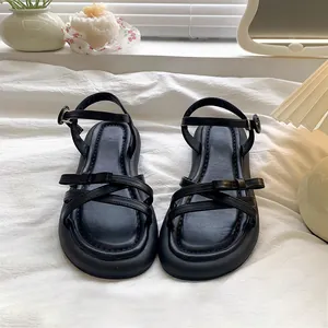 Sandales noires stylées pour filles avec nœud et semelle souple pour l'été
