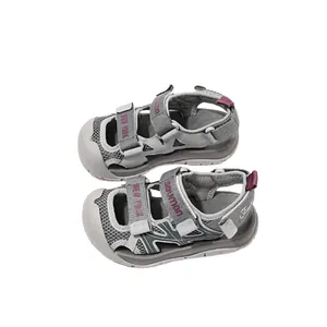 Sandali grigi per bambini con punta chiusa, tessuto mesh traspirante e chiusura a strappo