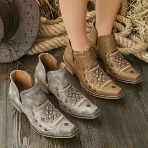 Bottines Chelsea pour femmes style western avec broderie ethnique et découpe en V