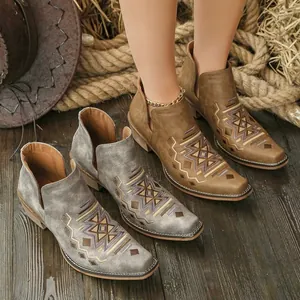 Bottines Chelsea pour femmes style western avec broderie géométrique et semelle bois