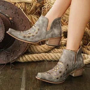 Bottines grises pour femmes style western avec broderie ethnique et talon en bois