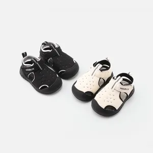 Gesloten outdoor sandalen voor peuters met antislip zachte rubberen zool in zwart wit