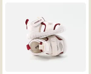 Detailansicht atmungsaktiver Kleinkindsandalen mit rutschfester Sohle und Zehenschutz