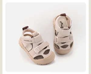Detailansicht der beigen atmungsaktiven geschlossenen Sandalen für Kleinkinder