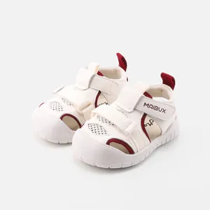 Bequeme weiß-rote Kleinkindersandalen mit atmungsaktivem Mesh und rutschfester Sohle