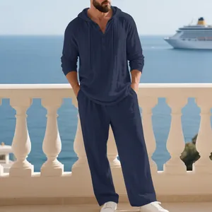 Elegantes dunkelblaues Leinen-Set für Herren mit Kapuze und Knöpfen für den Urlaub