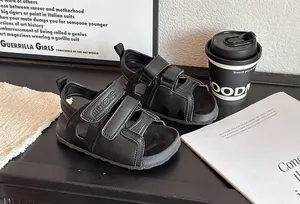 Sandales de mode de style coréen noir pour garçons et filles avec design à bout ouvert