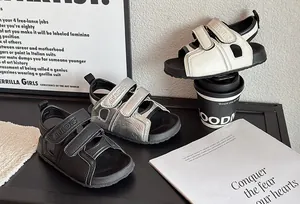 Sandales d'été pour enfants à bout ouvert en noir, argent et crème très élégantes