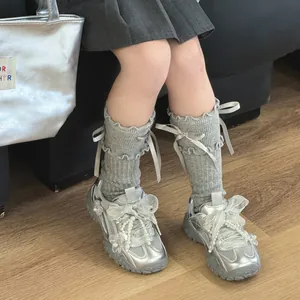 Scarpe sportive argento per bambina con perle e fiocchi in stile balletcore mesh