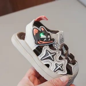 Toddler boys and girls light-up sandals with cute cartoon character and breathable mesh