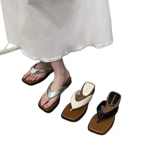 Tongs compensées à bout carré pour femmes élégantes en plusieurs couleurs